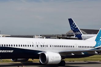 Boeing, Airbus'u solladı